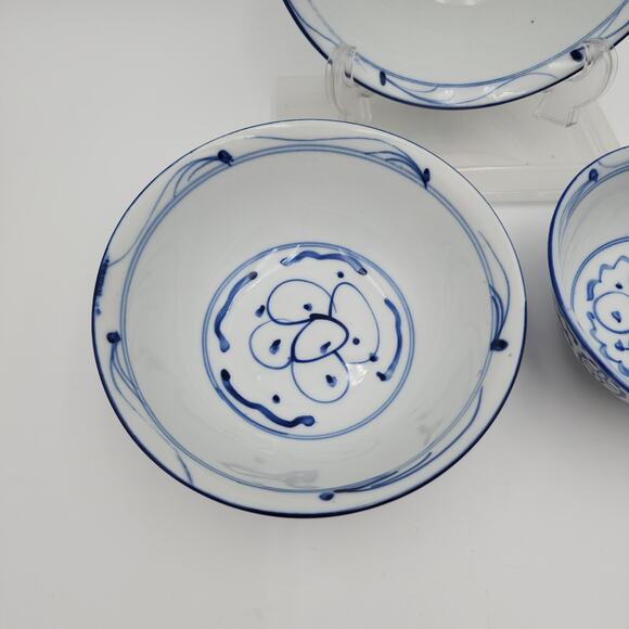 Three Hand Painted Porcelain Blue and White Nesting Chinese Rice Bowls - Picture 7 of 13